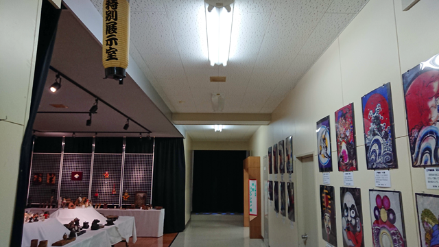 奥の部屋は「木田コレクション」とある。