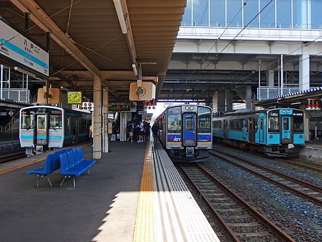 JR八戸線・いわて銀河鉄道・青い森鉄道の車両が同時に。