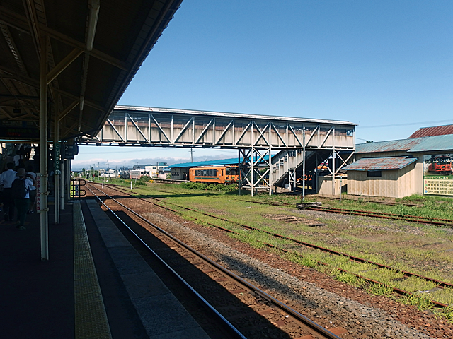 JR五能線の五所川原駅から津軽鉄道へ乗り換え
