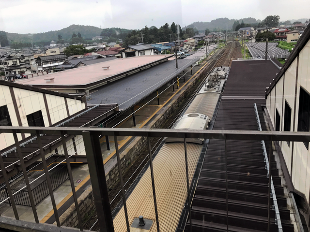 平泉駅に到着です。乗車途中で所々で強い雨がありました。