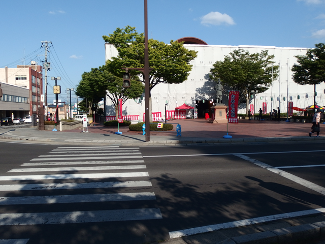 弘前文化センターも修復中。