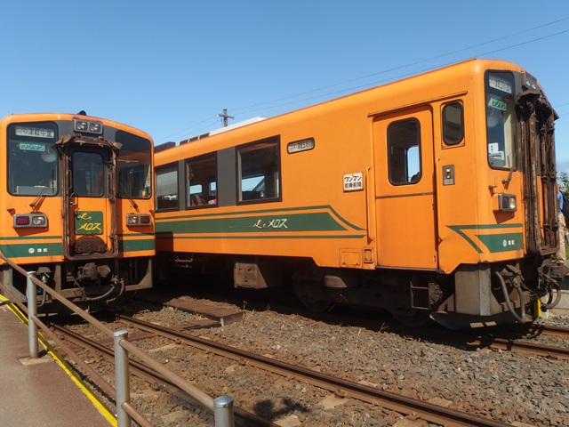 津軽鉄道は乗車する以外に、写真を撮っている人が多かったです。
