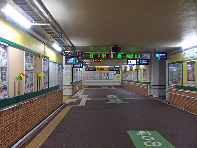 30分間の乗車で待望の平泉駅に到着です。