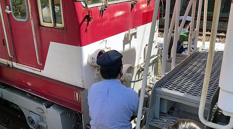 井川方面ですから、列車を後押しするための連結です。
