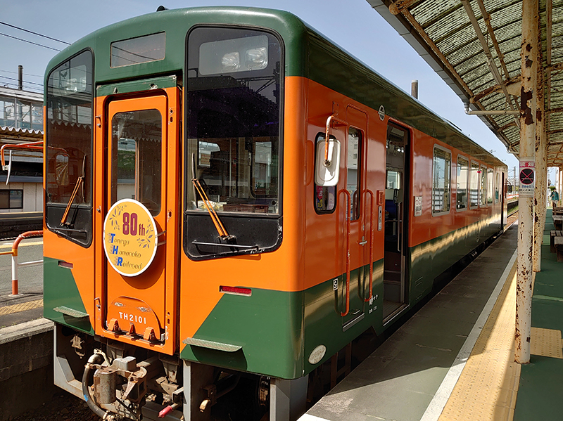 国鉄二俣線全線開通80周年記念ヘッドマークが付いたラッピング列車 『Ｒｅ＋（リ・プラス）』
