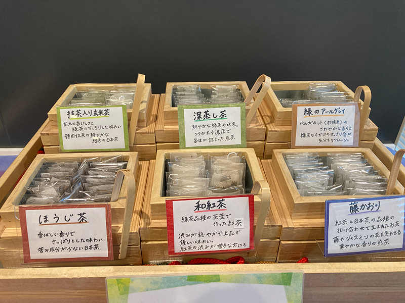 「YOUR LOUNGE」ビジネスラウンジは静岡のらしく緑茶が楽しめます。
