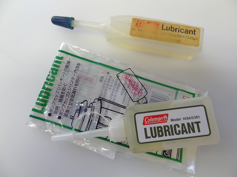 大量に使う物でないので、長く保つ「Lubricant」上は古いけど一応使える。下はソロソロ無くなると思い購入しておいたもの。