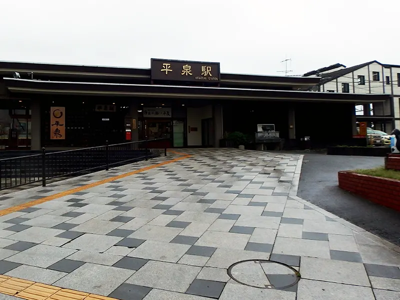 雨模様の「平泉駅」