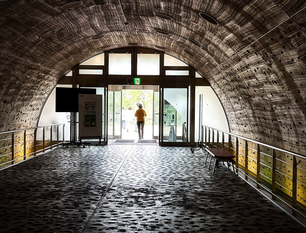 縄文のムラの入口、時遊トンネル
